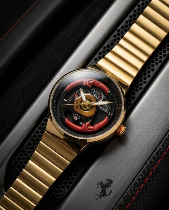 Ferrari Spirit Spinner Gold