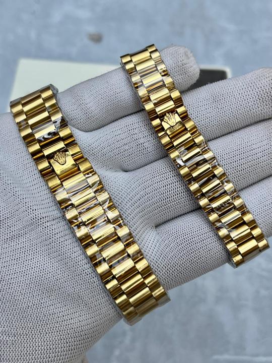Role_x Day-Date Couple