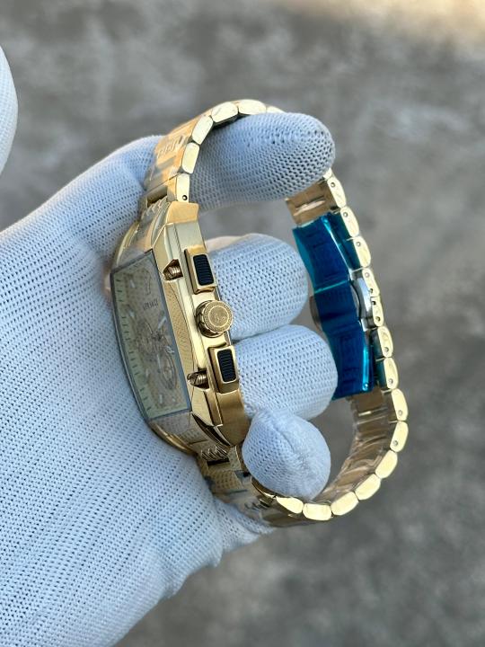 Ve.rsace Gold Square Chain Reaction