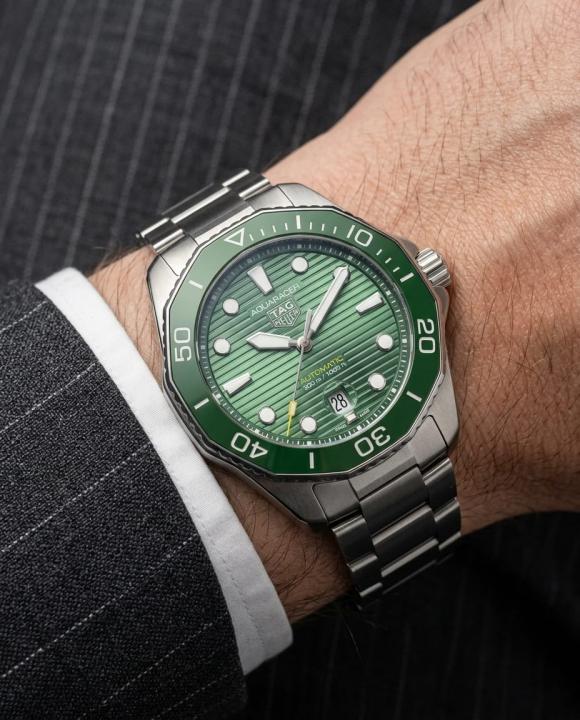 Tag Heue_r Aquaracer Professional 300m date automatic japan