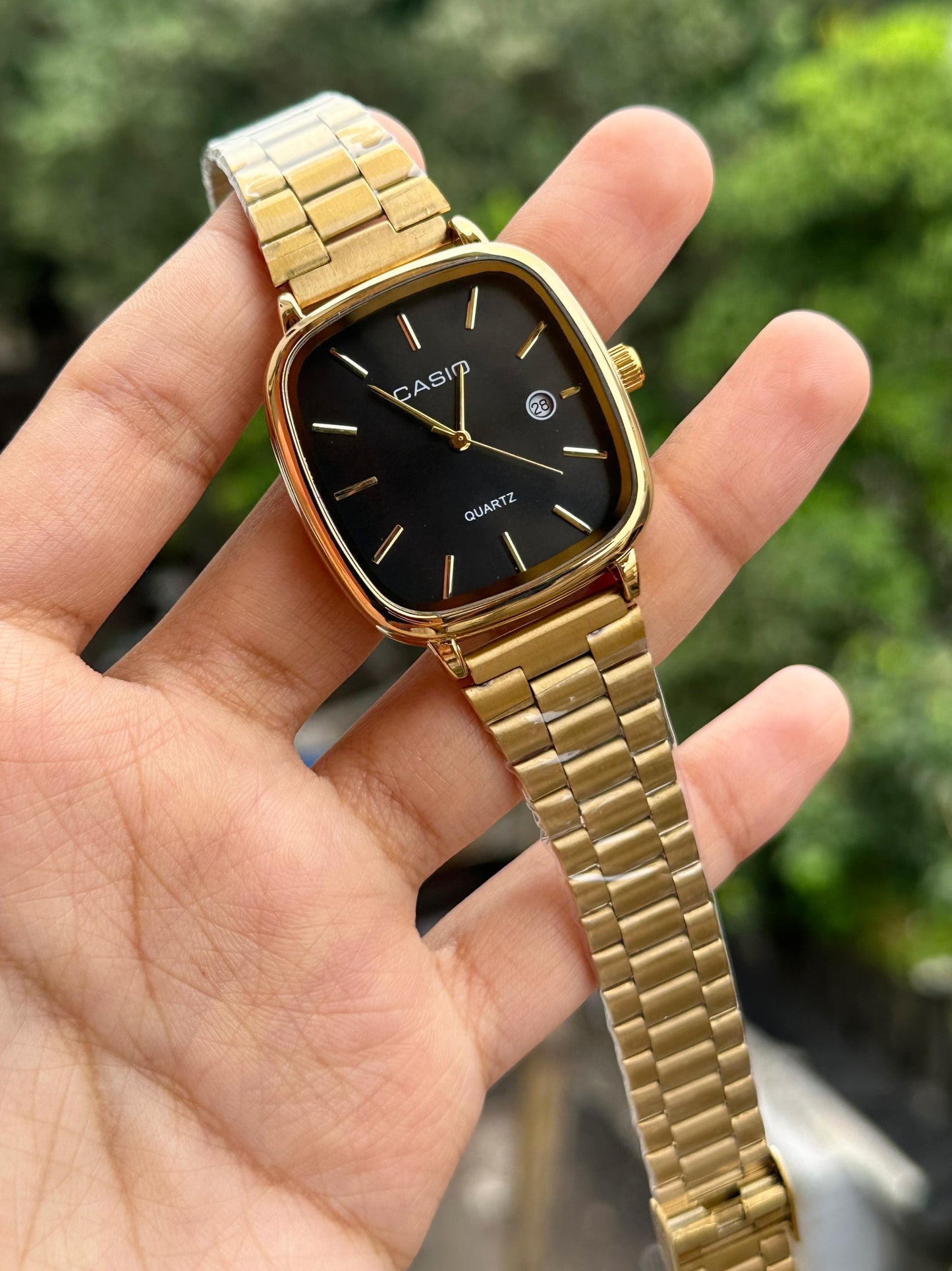 GOLD & BLACK OVAL CASIO VINTAGE CLASSIC UNISEX