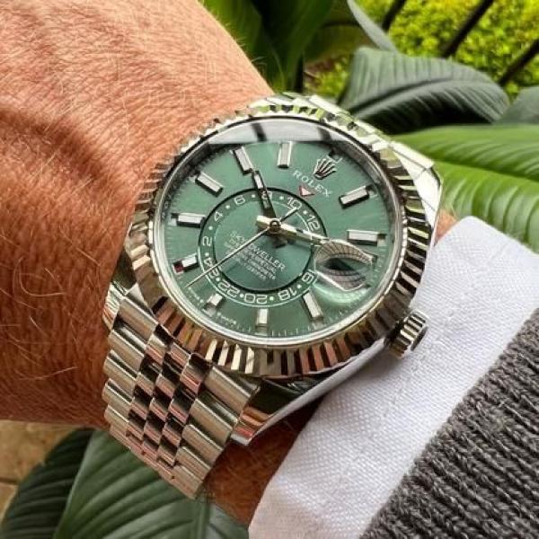 Role_x Oyster Perpetual Sky Dweller Silver-Green