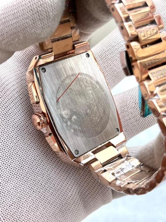 Ver.sace Square Chain Reaction