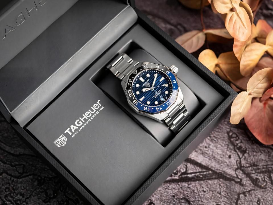 Tag Heue_r aquaracer professional 300m date automatic japan