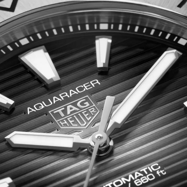 TAG Heue_r Aquaracer Professional 200 Date Automatic silver-grey