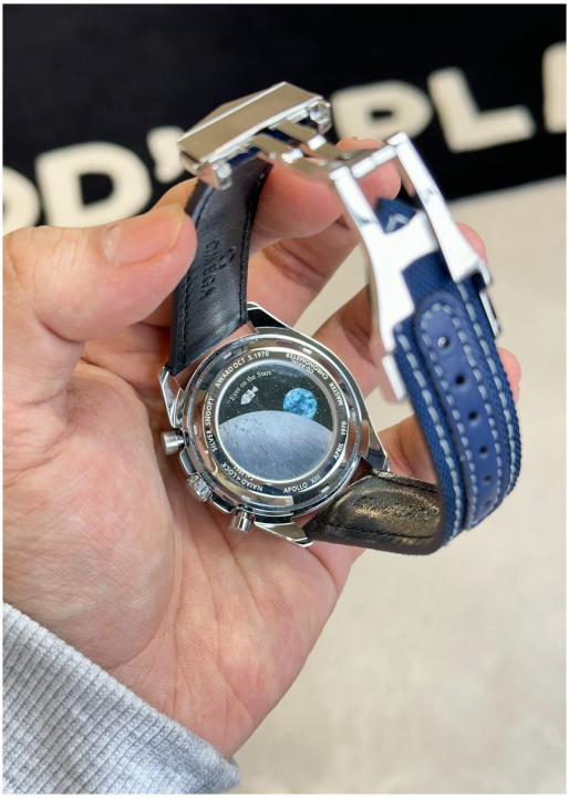 Omeg_a Speedmaster Silver Snoopy