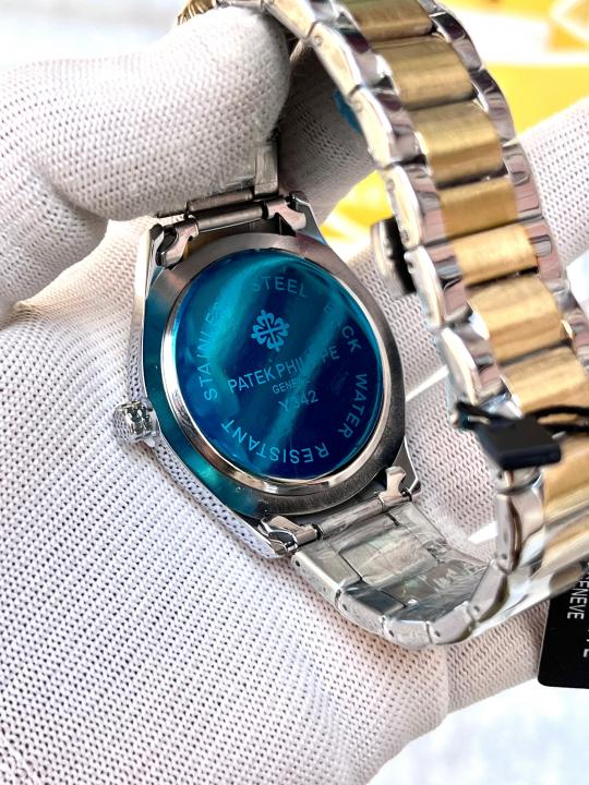 Pat.ek Philipp_e Sekeleton Quartz