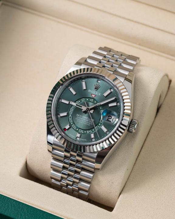 Role_x Oyster Perpetual Sky Dweller Silver-Green