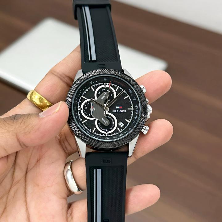 Tomm_y Hilfiger Clark