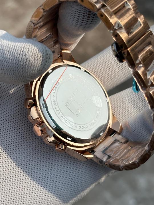 To.mmy Hilfiger