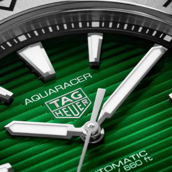 TAG Heue_r Aquaracer Professional 200 Date Automatic