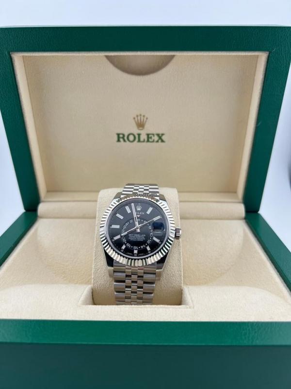 Rolee_x Oyster perpetual Sky Dweller Z-R Premium