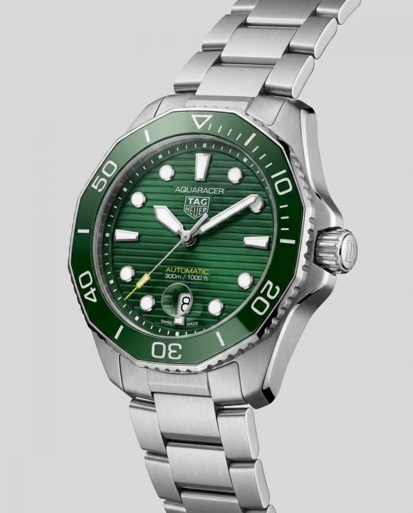 Tag Heue_r Aquaracer Professional 300m date automatic japan