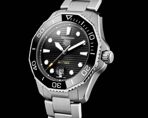 Tag Heue_r Aquaracer Professional 300m date automatic japan