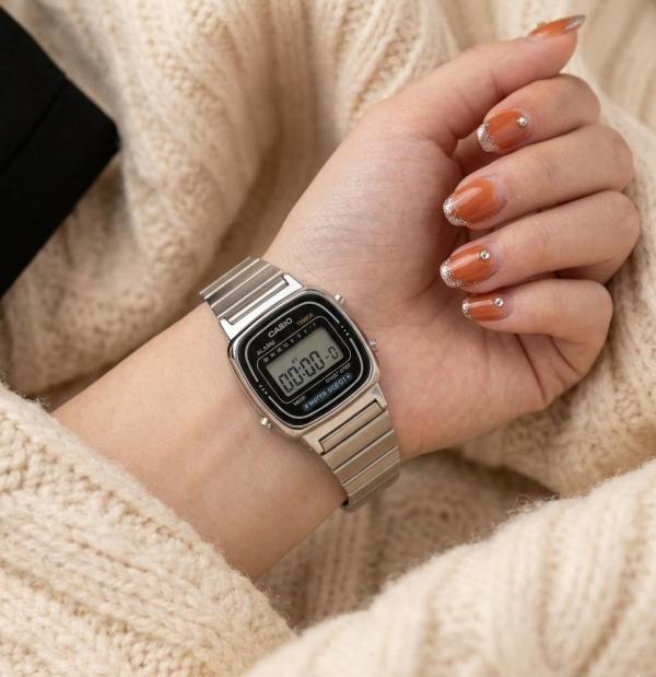 Casio Womens Vintage LA670 Silver Black
