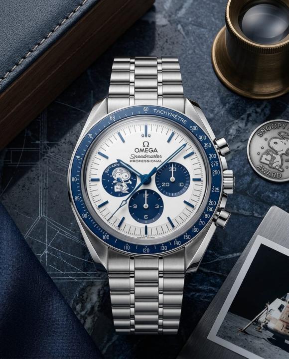 Omeg_a Speedmaster Silver Snoopy