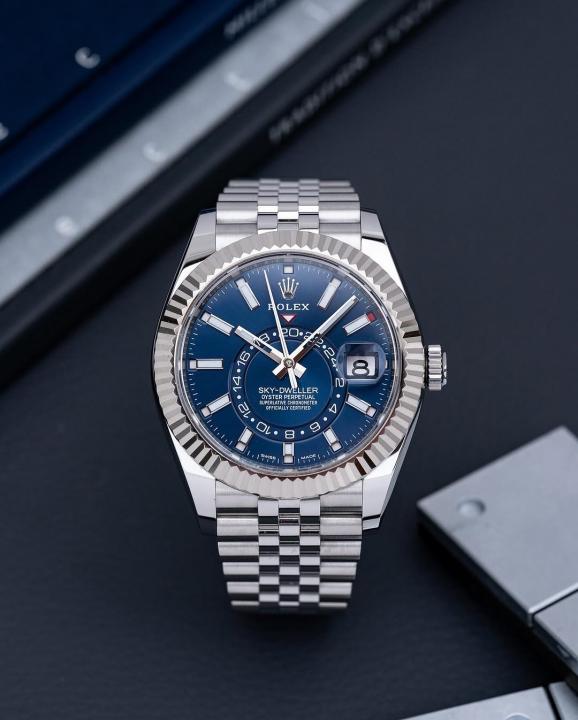 Role_x Oyster Perpetual Sky Dweller Silver-Blue