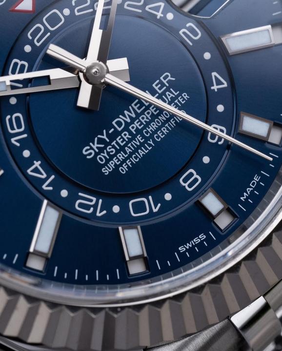 Role_x Oyster Perpetual Sky Dweller Silver-Blue
