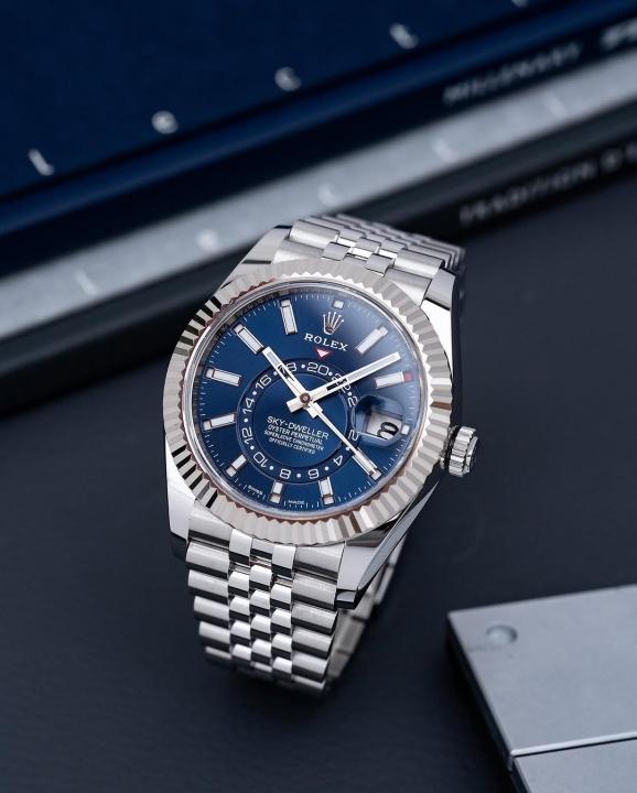 Role_x Oyster Perpetual Sky Dweller Silver-Blue