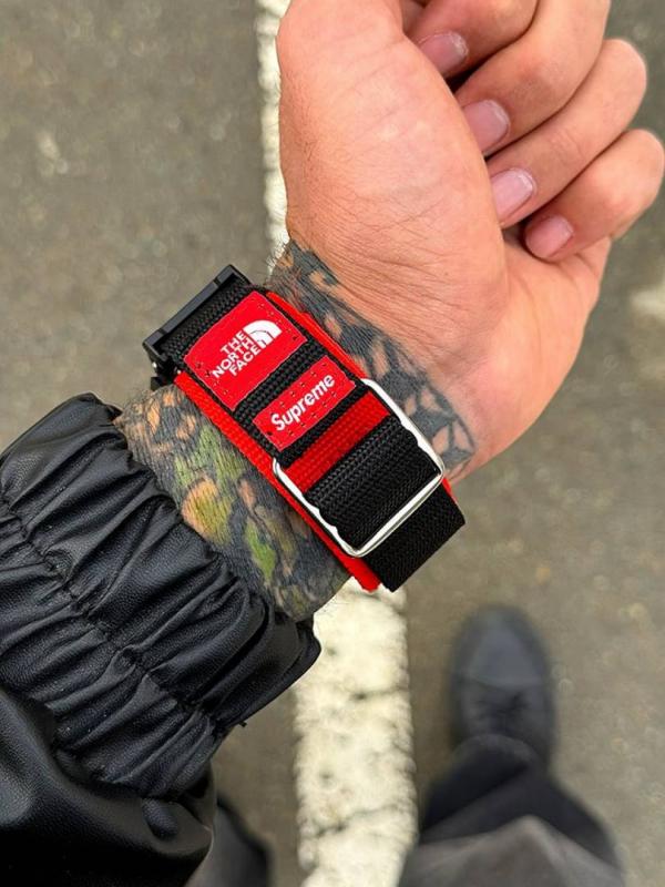 Ca.sio G-Shock x Supreme x Special Edition black and white
