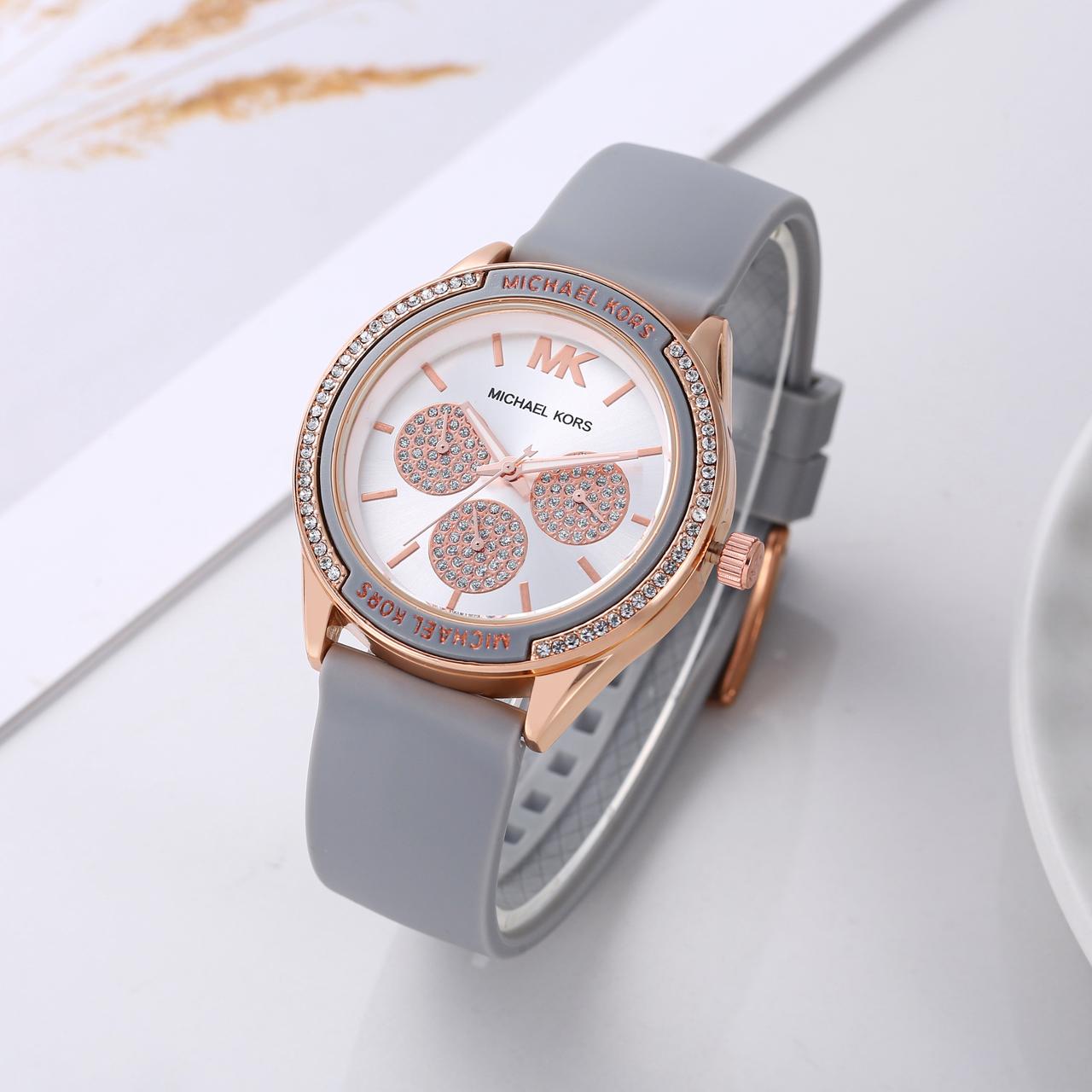 Mic.hael Kors Maro for her