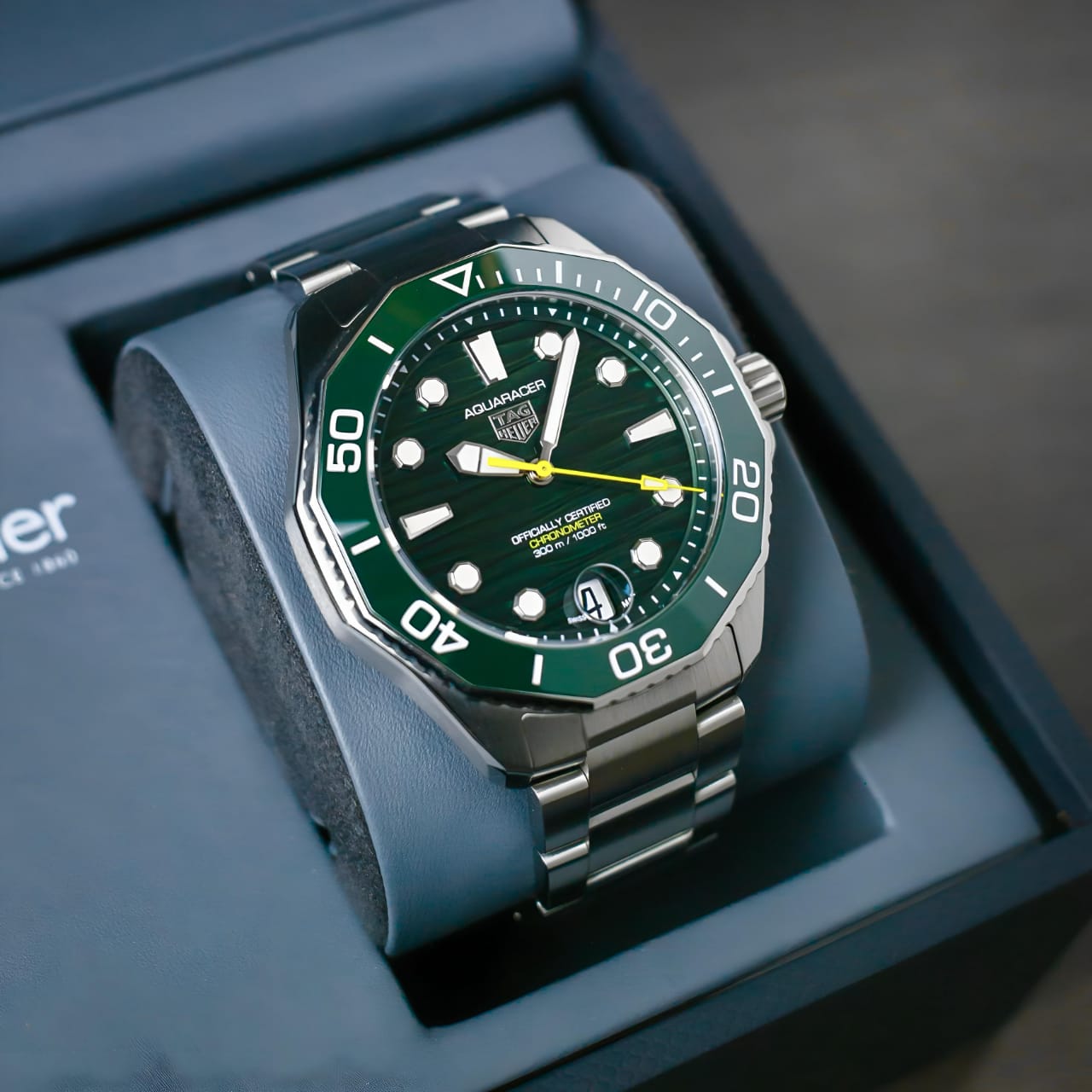 NewTag Heuer Aquaracer professional 300m Date Automatic Japan