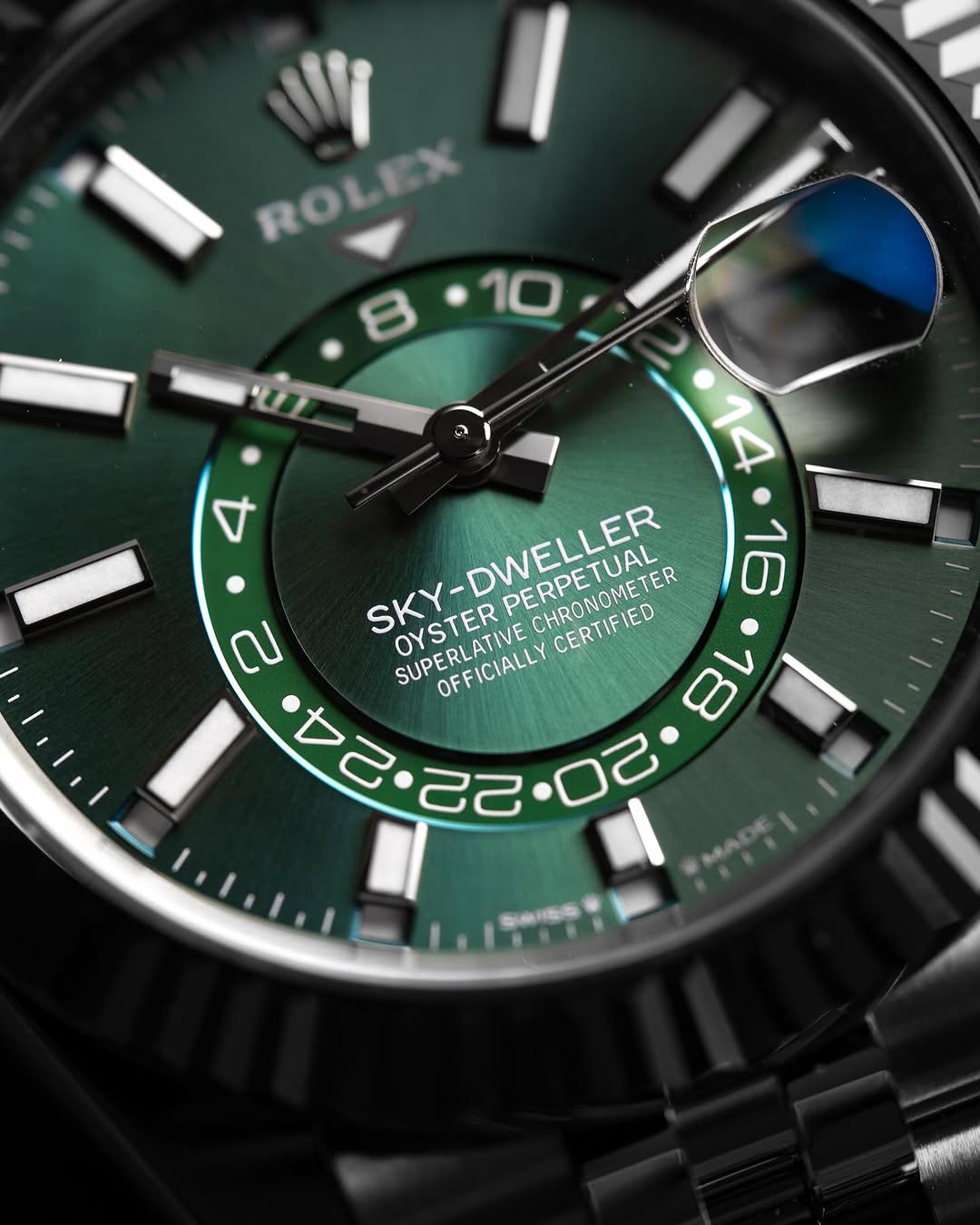 Rol.ex Oyster Perpetual Sky Dweller Silver  Green