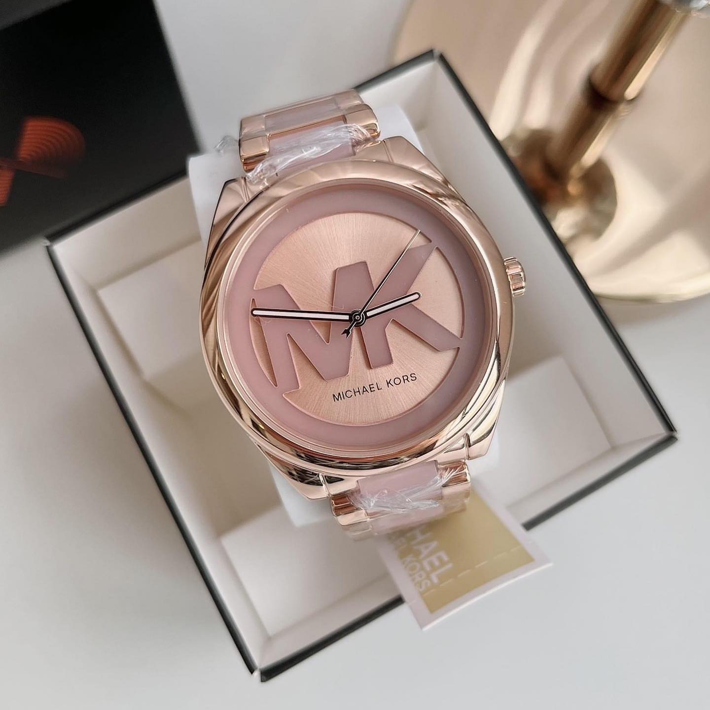 Mic.hael Kors Janelle for her