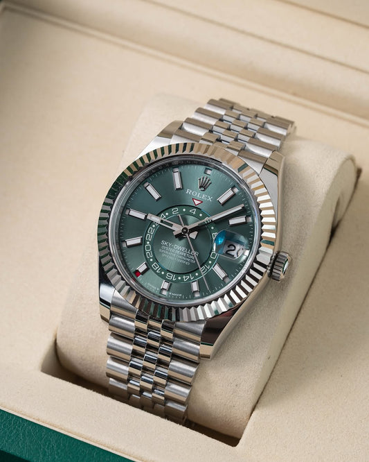 Rol.ex Oyster Perpetual Sky Dweller Silver  Green