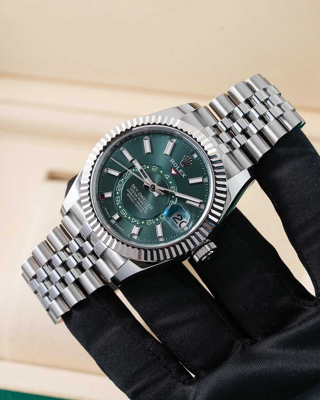 Rol.ex Oyster Perpetual Sky Dweller Silver  Green