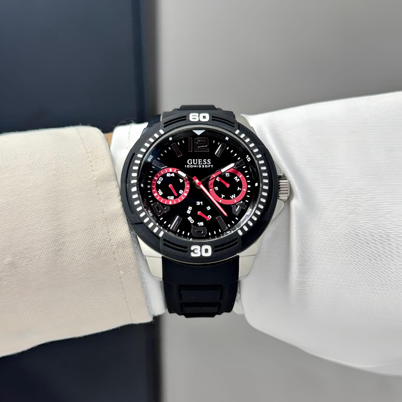 NewGuess Ultra-Premium Analog