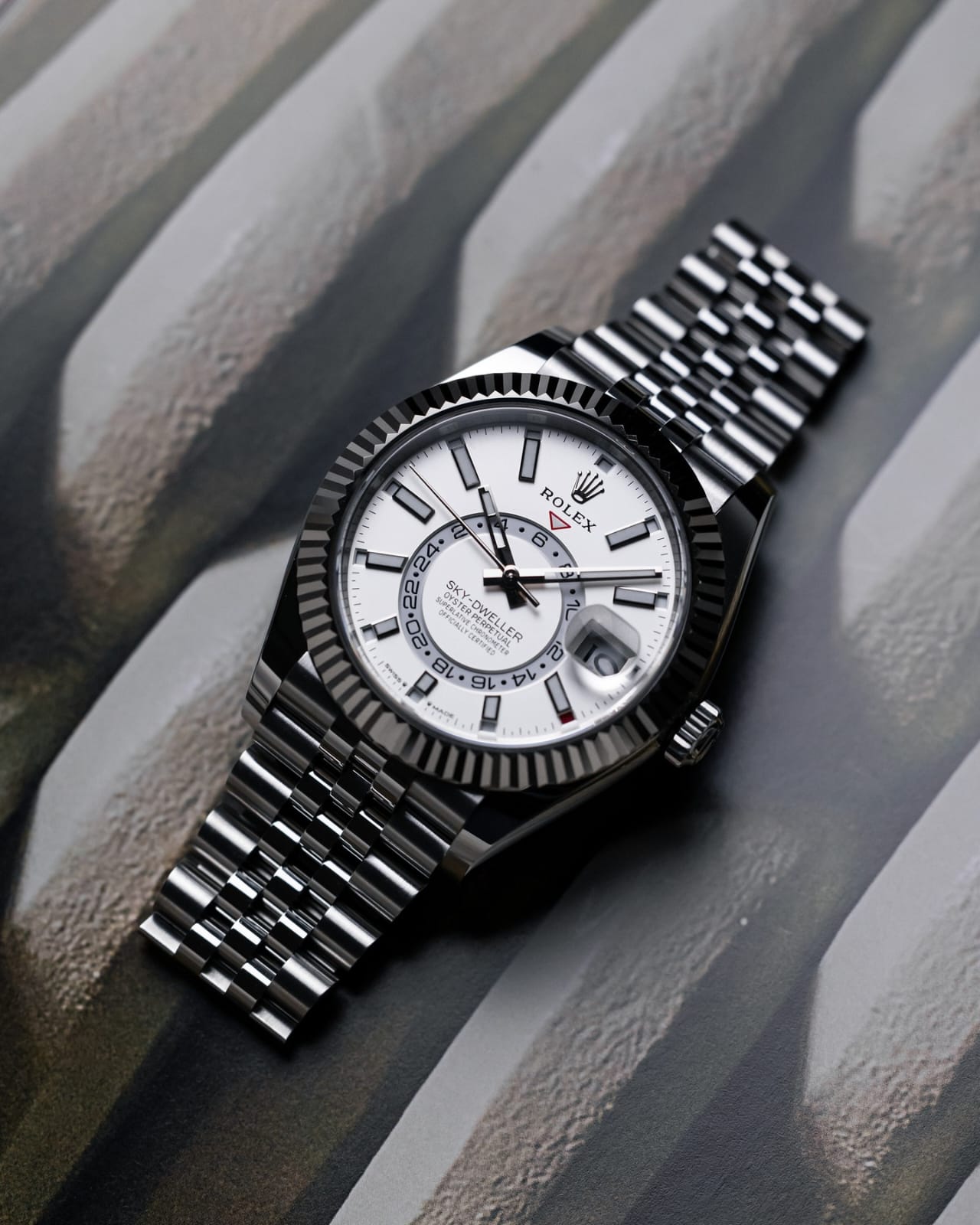 Role_x Oyster Perpetual Sky Dweller Silver-White & Black