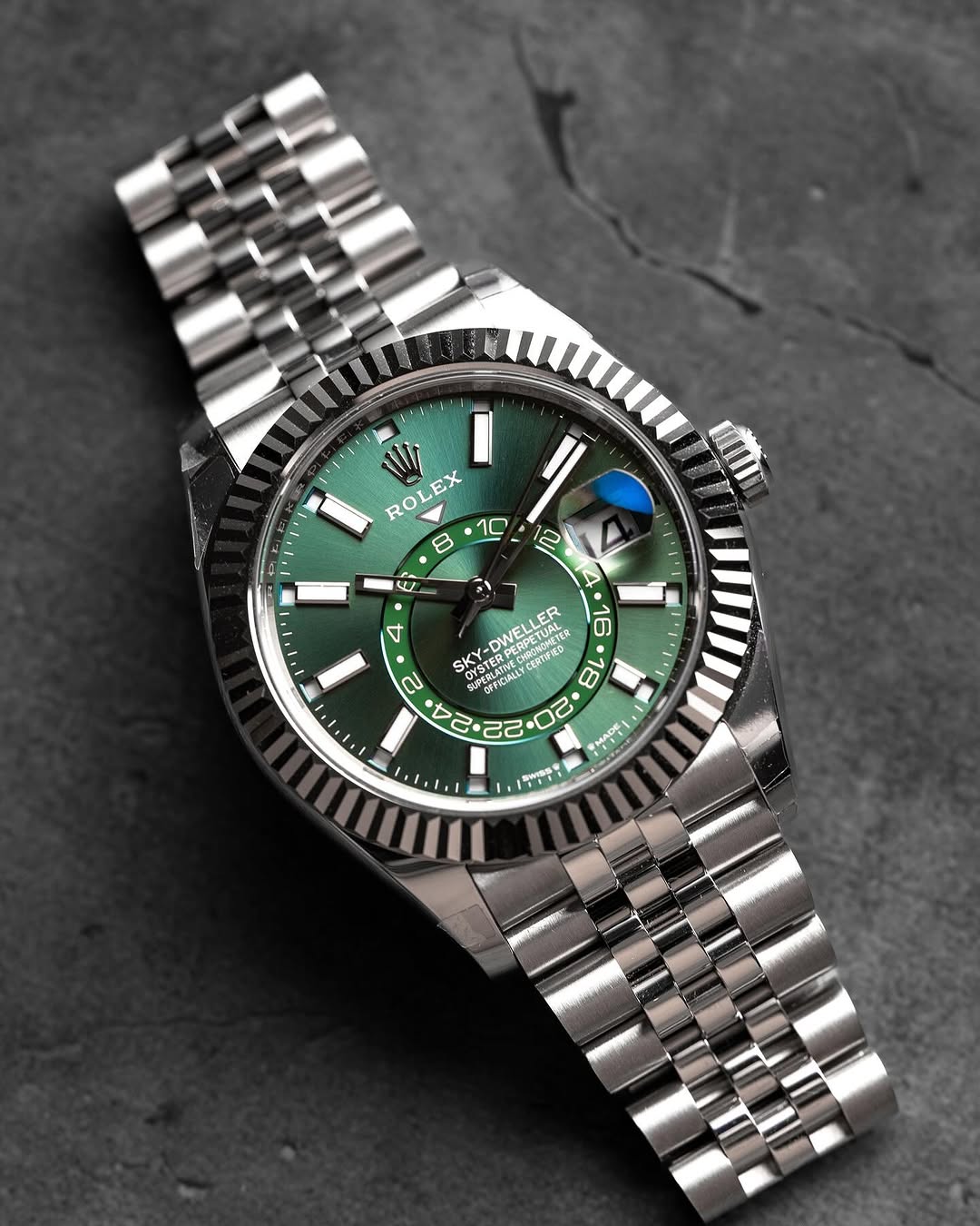 Rol.ex Oyster Perpetual Sky Dweller Silver  Green